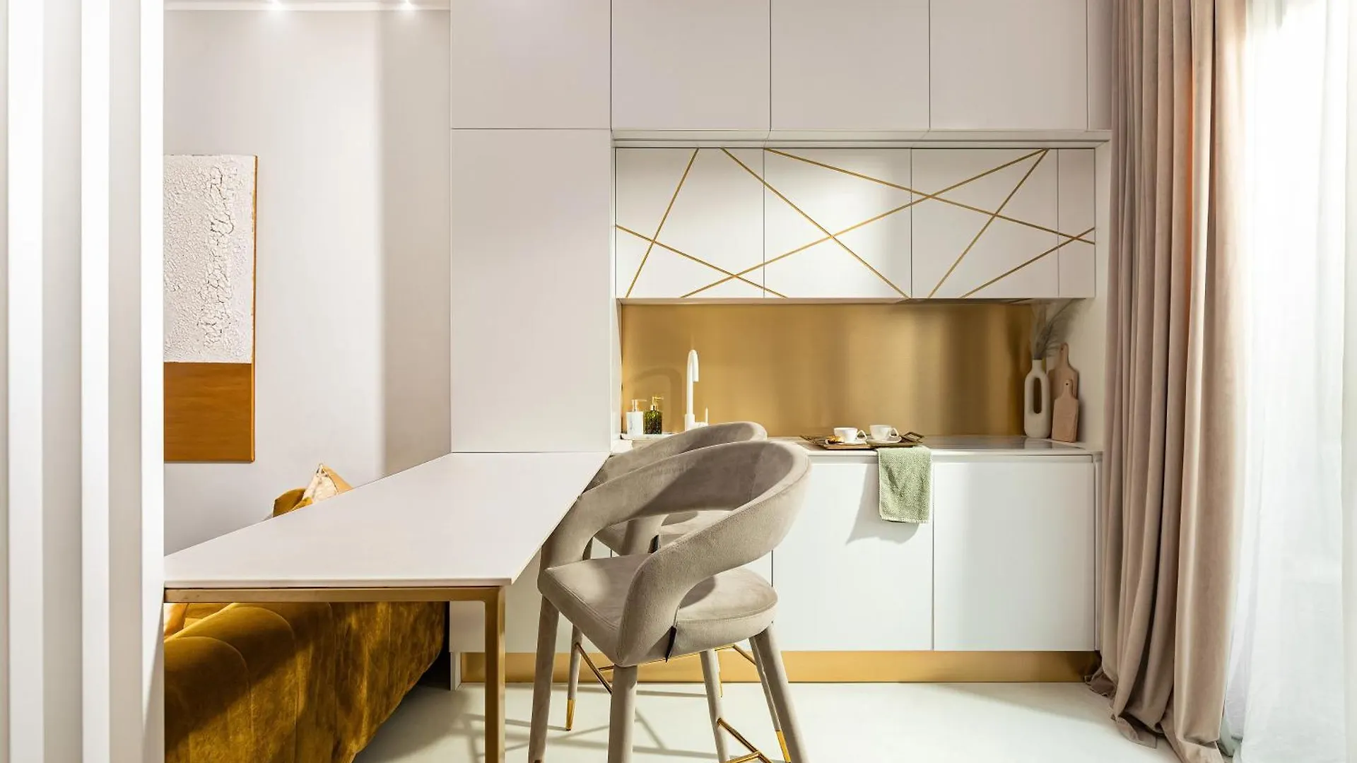 Qult - Alfie Apartment Bucharest